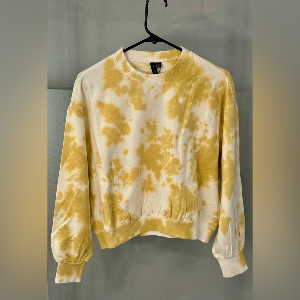 Knot Sisters Madison Pullover in Gold